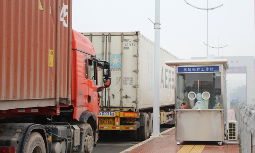 Quang Ninh suspends handling export fruit trucks at border gates