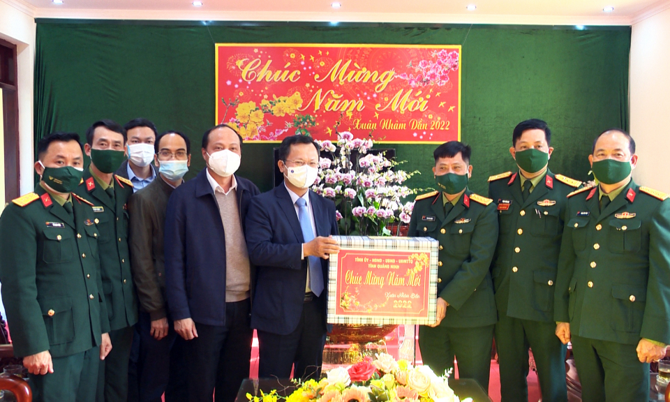 Phó Chủ tịch Thường trực UBND tỉnh thăm chúc Tết tại huyện Vân Đồn