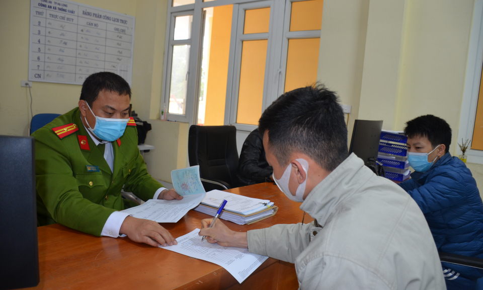 Trưởng công xã tận tụy vì dân