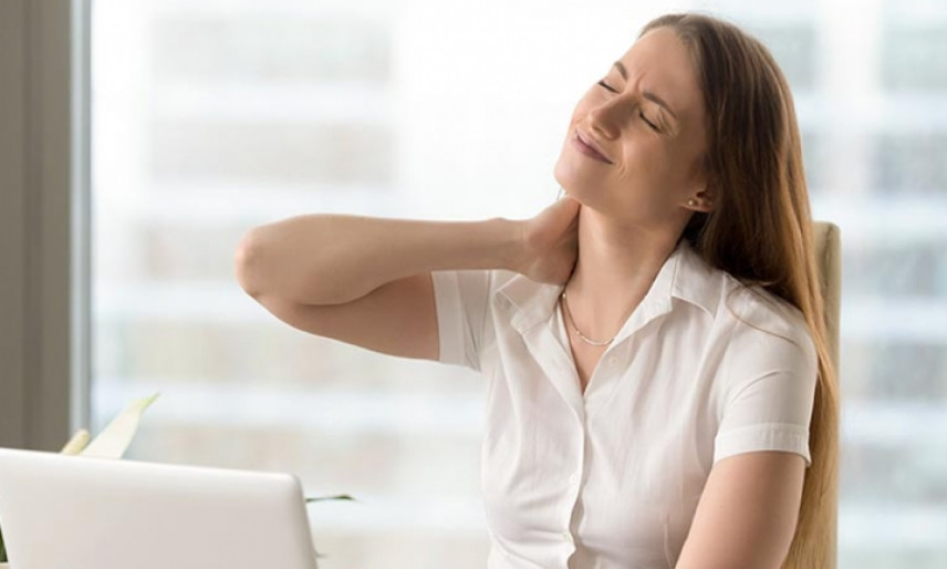 4 dấu hiệu của bệnh thoái hóa đốt sống cổ: Nên chăm sóc sớm để không bị nặng lên