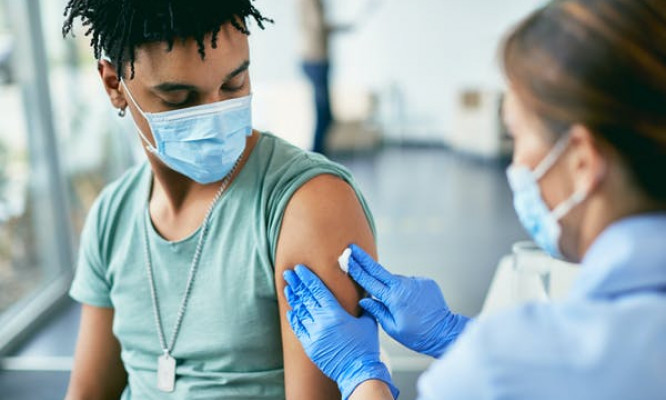 Mắc COVID-19 gây nguy cơ rủi ro cho tim hơn việc tiêm vaccine