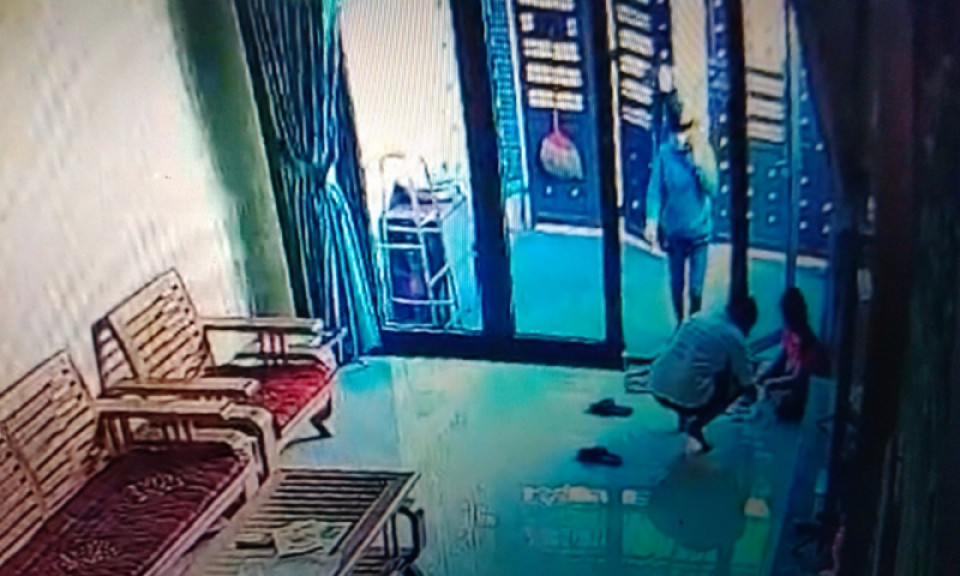 Vào tận nhà lừa trẻ em "đập heo lấy tiền"