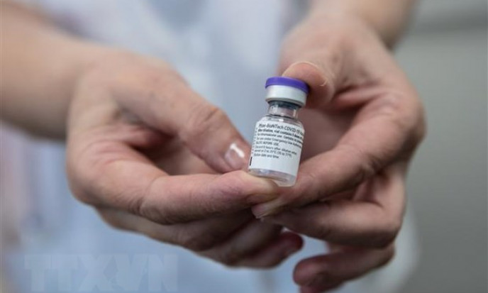 "Ba mũi vaccine Pfizer/BioNTech có thể hiệu quả tuyệt đối với Omicron"