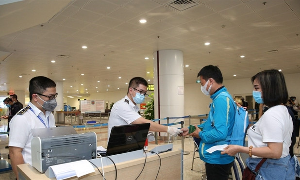 Việt Nam to recognise vaccine passport from more countries, repatriate Vietnamese citizens for Tết