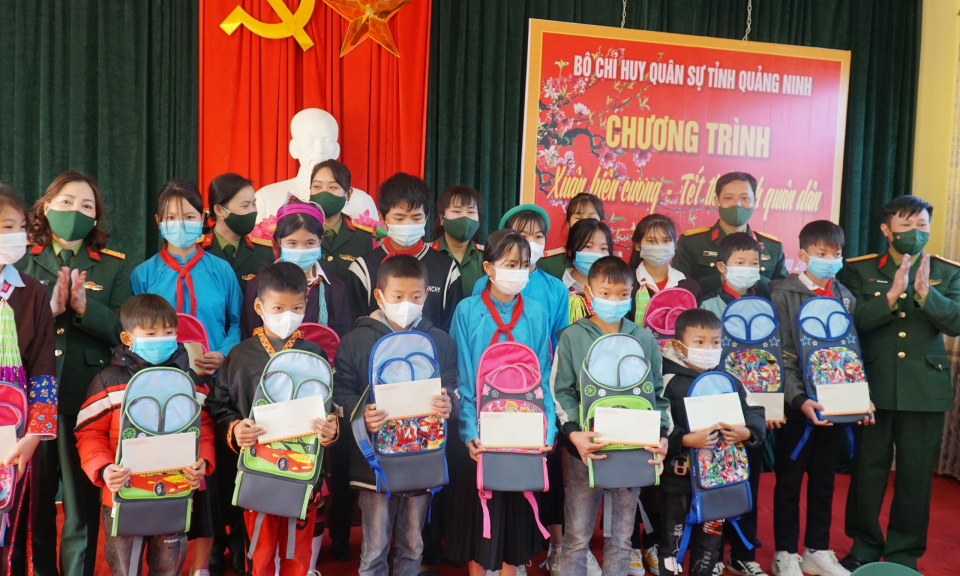 Tết thắm tình quân dân