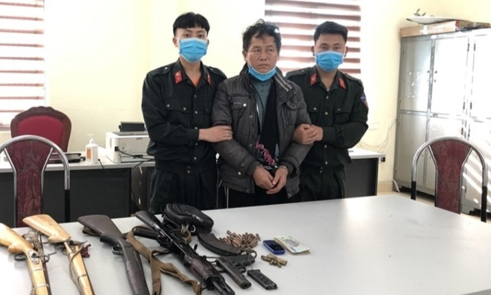 Bắt kẻ truy nã đặc biệt nguy hiểm mang súng theo người
