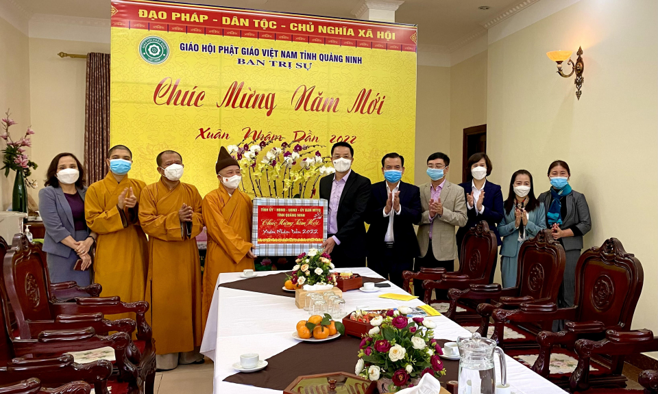 Lãnh đạo tỉnh chúc Tết Giáo xứ Hòn Gai và Giáo hội Phật giáo Việt Nam tỉnh Quảng Ninh