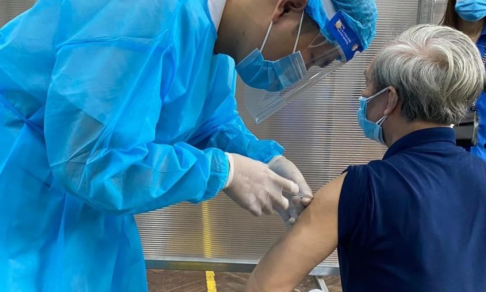 Những phản ứng sau tiêm vaccine phòng COVID-19 hay gặp ở người cao tuổi