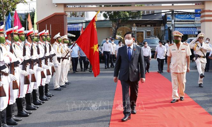 Chủ tịch Quốc hội chúc Tết cán bộ, chiến sĩ Công an tỉnh Cà Mau