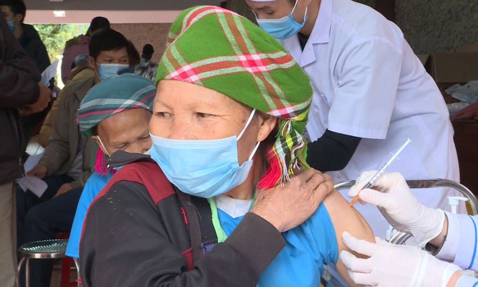 Quảng Ninh “phủ sóng” vắc xin phòng COVID-19 mũi 3 sớm nhất cả nước                   