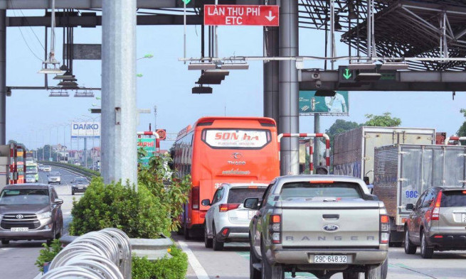 Vì sao xe dán thẻ thu phí không dừng không qua được trạm trên cao tốc?