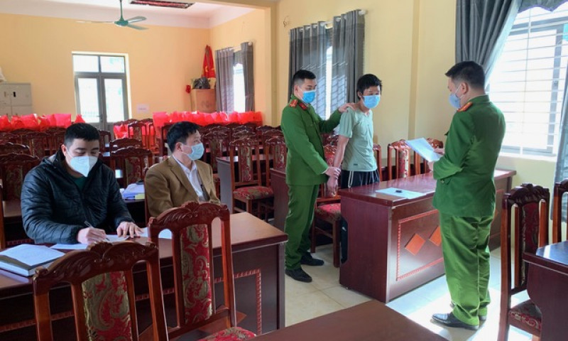 Bắt kẻ dùng dao thái chuối chém em dâu