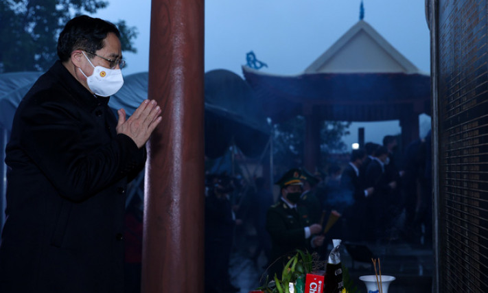 PM offers incense at Po Hen memorial for northern border war martyrs
