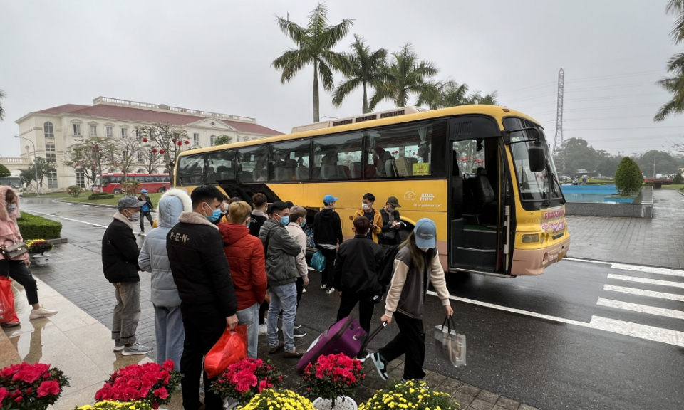 Free coaches offered to bring 2,700 workers at Hai Ha Seaport Industrial Park  back home to enjoy Tet