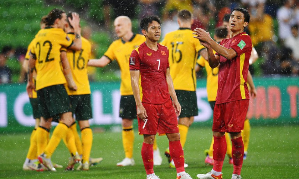 Tuyển Việt Nam rơi khỏi top 100 FIFA