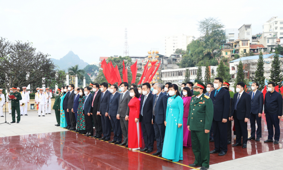 Incense offering held to commemorate 92nd anniversary of the founding of the Communist Party of Vietnam 