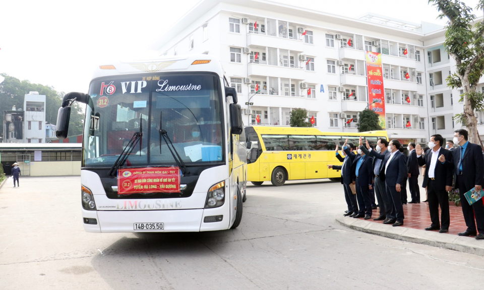Hơn 500 chuyến xe đưa gần 15.000 công nhân mỏ và gia đình về quê đón Tết