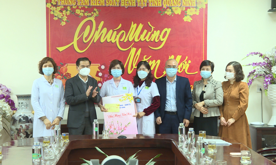 Phó Chủ tịch UBND tỉnh Bùi Văn Khắng thăm, chúc Tết tại Hạ Long