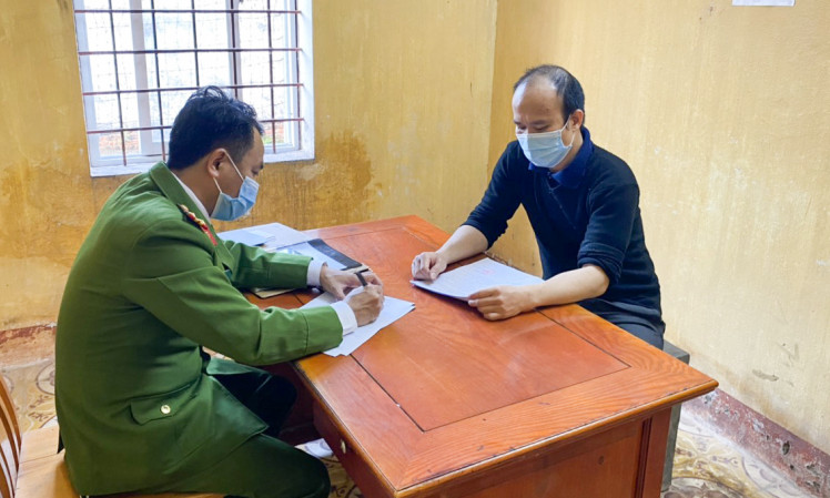 Bị bắt vì gửi thư nặc danh, sim rác bôi nhọ lãnh đạo