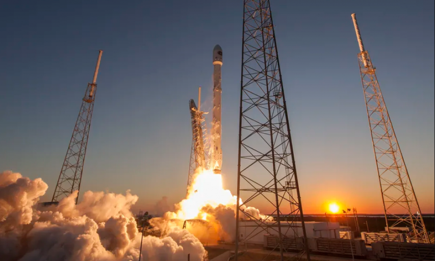 Tên lửa SpaceX mất kiểm soát, sắp lao thẳng vào Mặt Trăng?