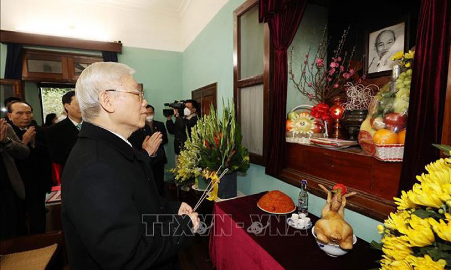 Tổng Bí thư Nguyễn Phú Trọng dâng hương tưởng niệm Chủ tịch Hồ Chí Minh