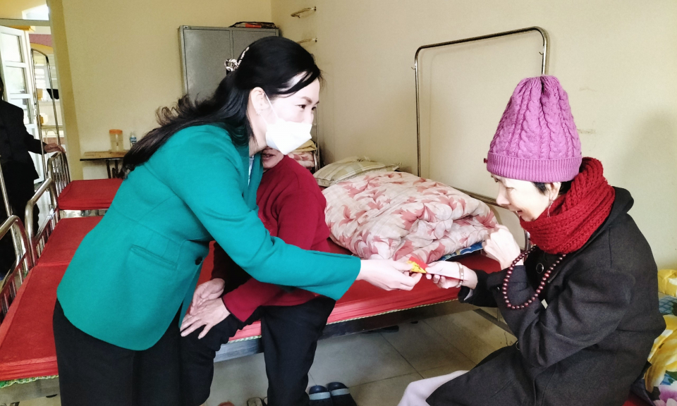 Phó Chủ tịch UBND tỉnh Nguyễn Thị Hạnh thăm, chúc Tết một số cơ quan, đơn vị