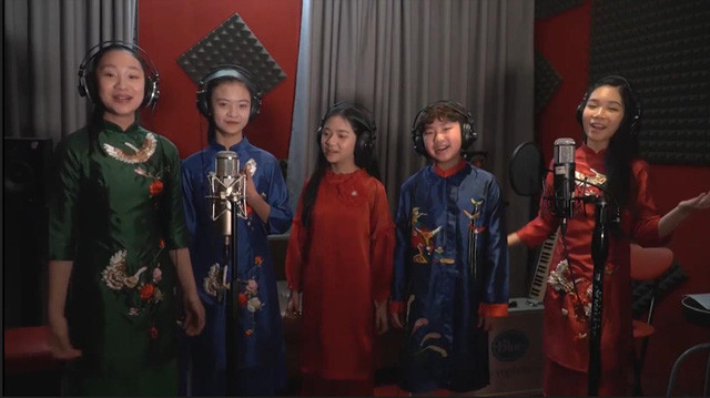 Trẻ em Việt Nam trên khắp thế giới hoà vang ca khúc Hello Việt Nam - Ảnh 1.