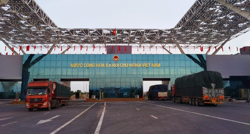 Import-export activities through Bac Luan II bridge