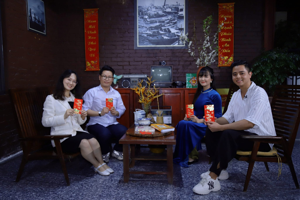 Các khách mời tham gia cuộc tọa đàm của phóng viên Trung tâm Truyền thông tỉnh Quảng Ninh. 