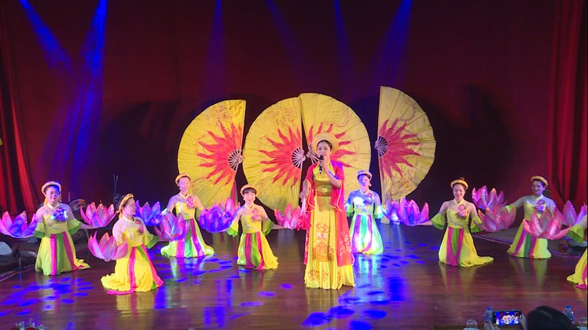 Tiết mục biểu diễn hát văn của Trung tâm Văn hóa- Điện ảnh Quảng Ninh.