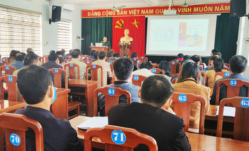  Đồn Biên phòng Cửa khẩu Cảng Hòn Gai phối hợp với Ban Tuyên giáo Thị ủy Quảng Yên giới thiệu các nội dung cơ bản của Luật Biên phòng Việt Nam cho đội ngũ báo cáo viên trên địa bàn. 