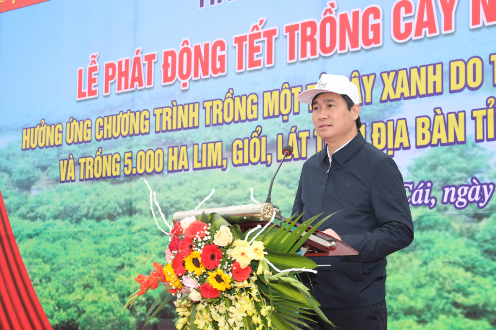 PPC Chairman Nguyen Tuong Van delivered his speech at the launching ceremony.
