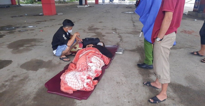 Xe giường nằm bị lật trên QL1 qua Quảng Trị, hành khách may mắn thoát chết 2