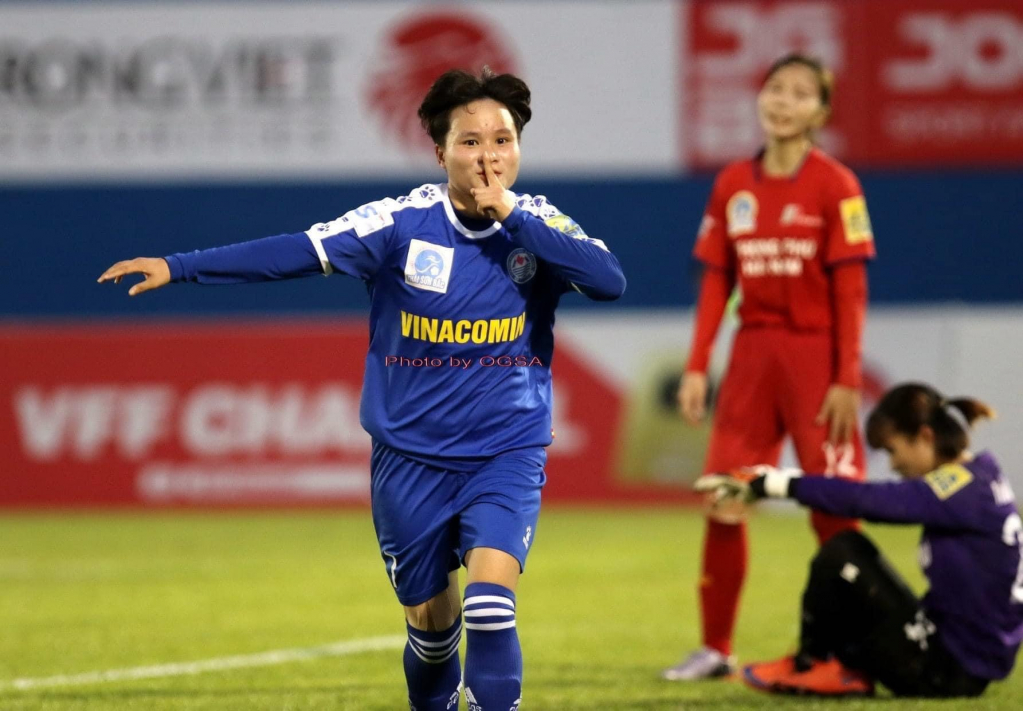 Tiền vệ Nguyễn Thị Vạn giữ vị trí quan trọng trong Đội tuyển Bóng đá nữa quốc giá Việt Nam.