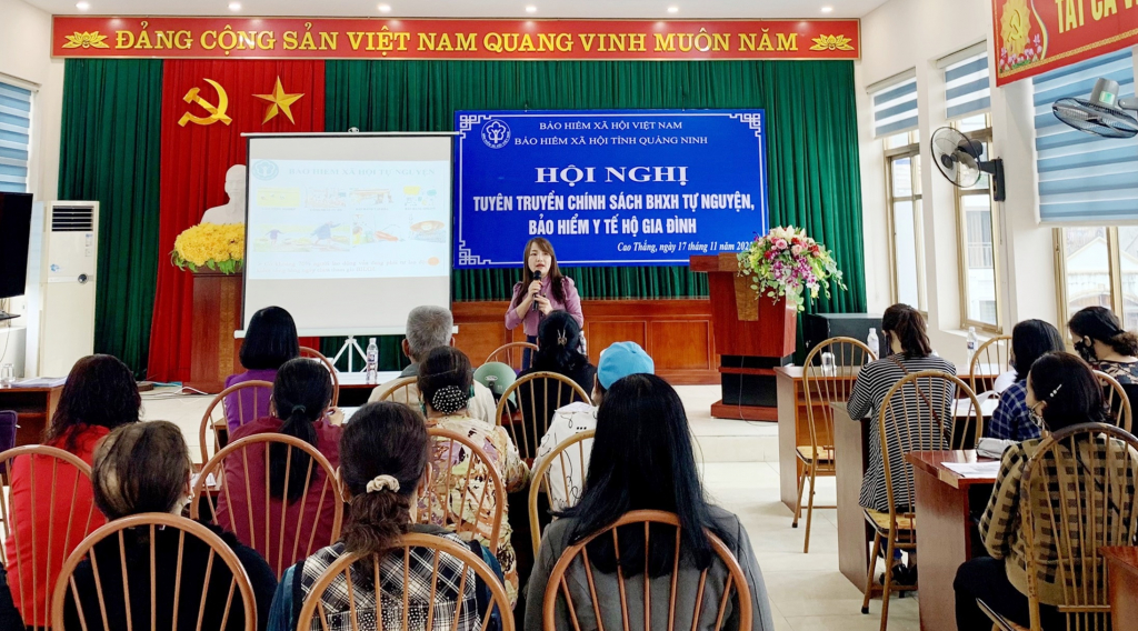 BHXH tỉnh tổ chức tuyên truyền chính sách BHXH tự nguyện, BHYT hộ gia đình tại phường Cao Thắng (TP Hạ Long) tháng 11/2021.