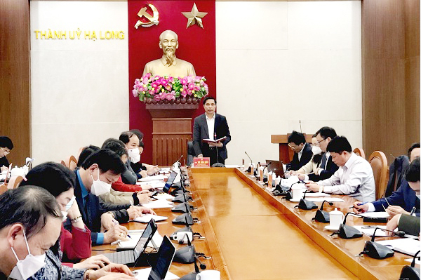 Quang cảnh cuộc họp Thành ủy Hạ Long giao ban công tác tháng 2.