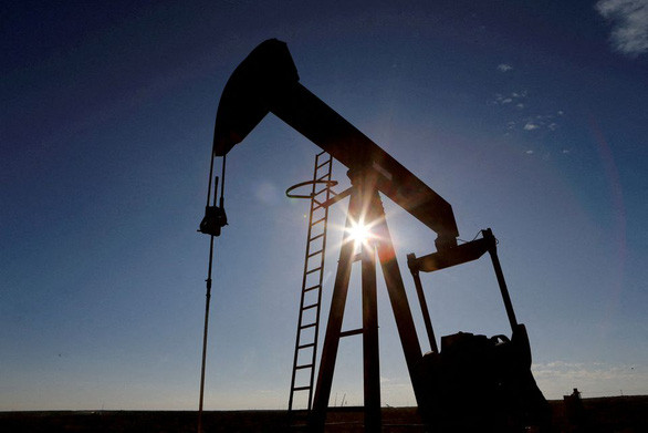 Giá dầu thế giới vọt lên mức cao nhất trong hơn 7 năm - Ảnh 1.