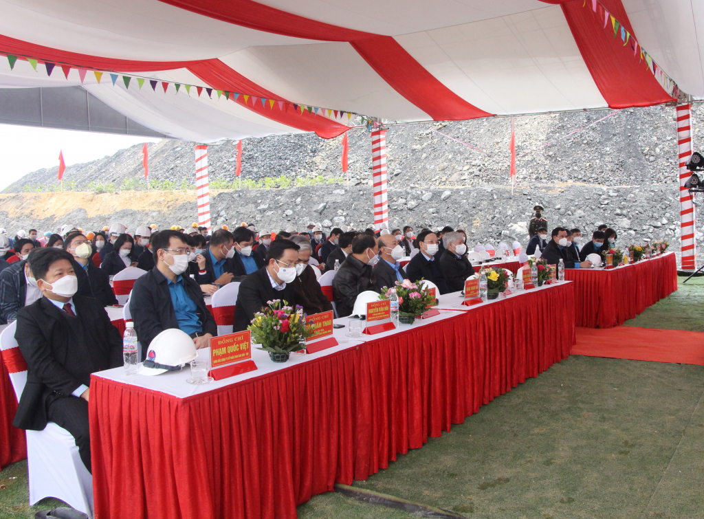 Các đại biểu tham dự lễ phát động Tết trồng cây Xuân Nhâm Dần 2022 do Tổng LĐLD Việt Nam phát động.