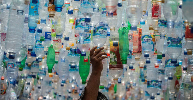 Các nhà khoa học cảnh báo chúng ta phải giảm triệt để lượng nhựa nguyên sinh trước năm 2025 - Ảnh 2.