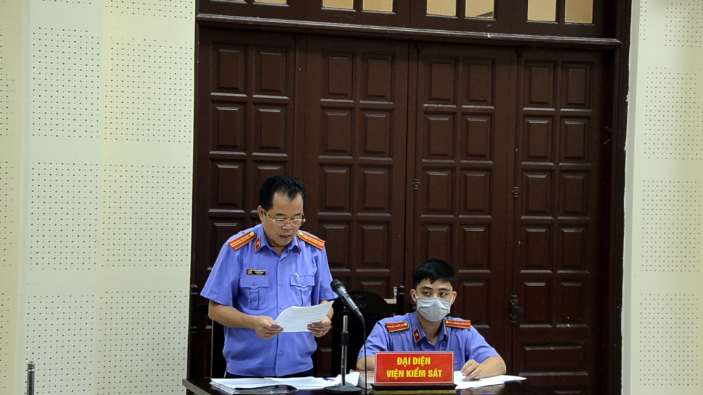 Lãnh đạo VKSND TP Cẩm Phả thực hành quyền công tố và kiểm sát xét xử tại phiên tòa hình sự.