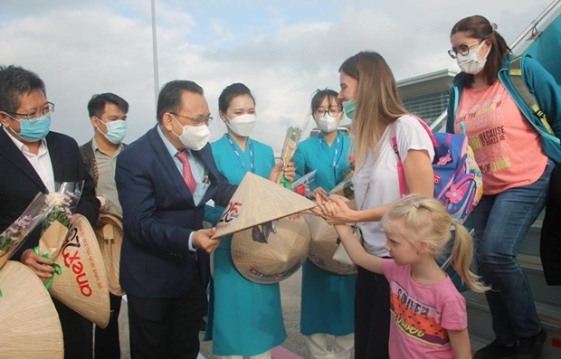 Hang khong se khoi phuc som nho mo lai bay quoc te, don khach du lich hinh anh 1