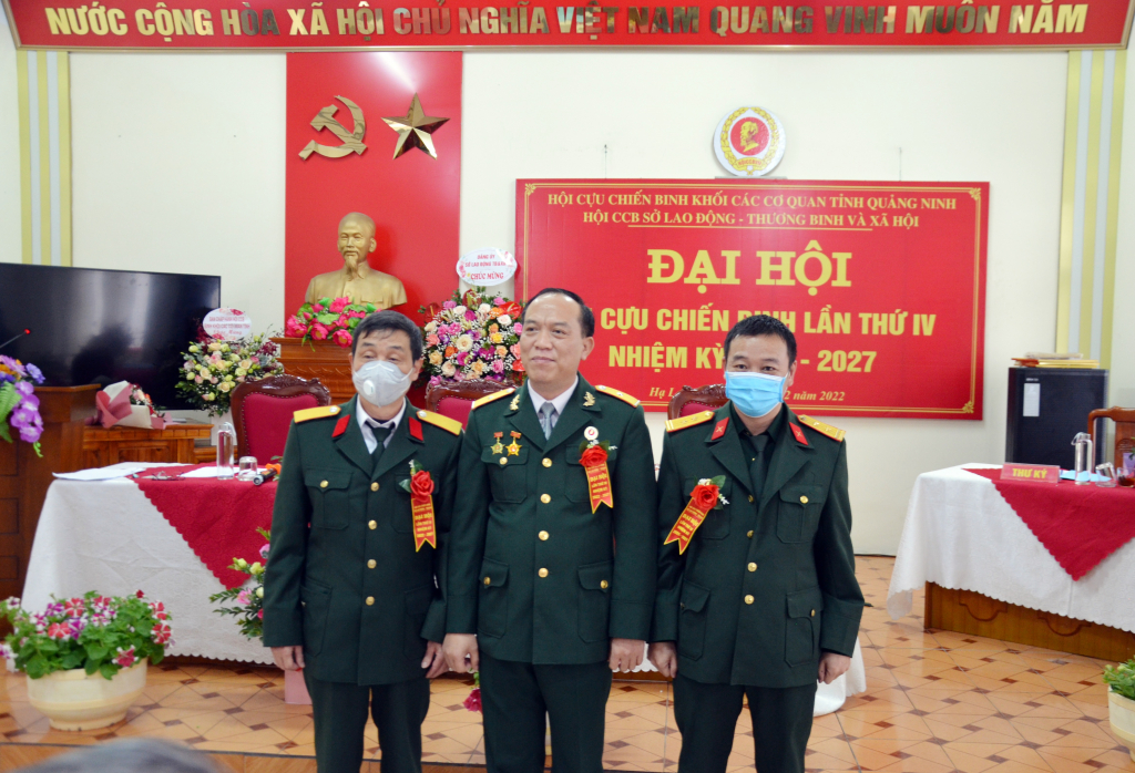 Đại diện BCH Hội CCB Sở LĐ-TB&XH tỉnh lần thứ IV, nhiệm kỳ 2022-2027  ra mắt Đại hội.