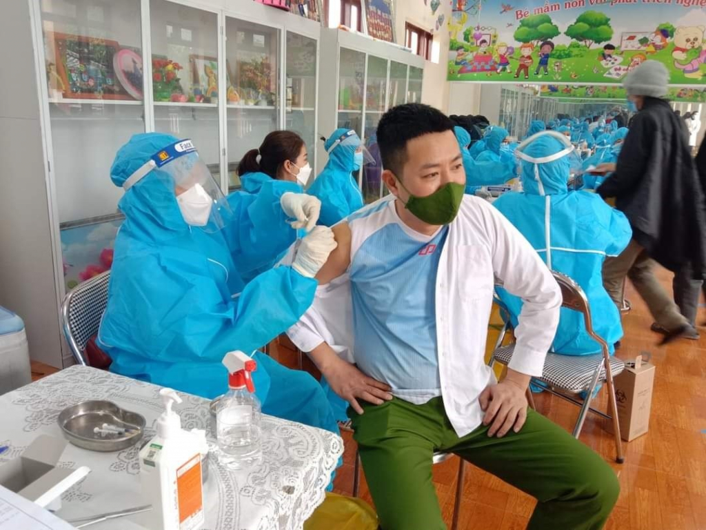 Huyện Tiên Yên tổ chức tiêm vắc xin mũi 3 phòng Covid-19 cho người dân trên địa bàn. Ảnh: Xuân Thao (Trung tam TT&VH Tiên Yên).