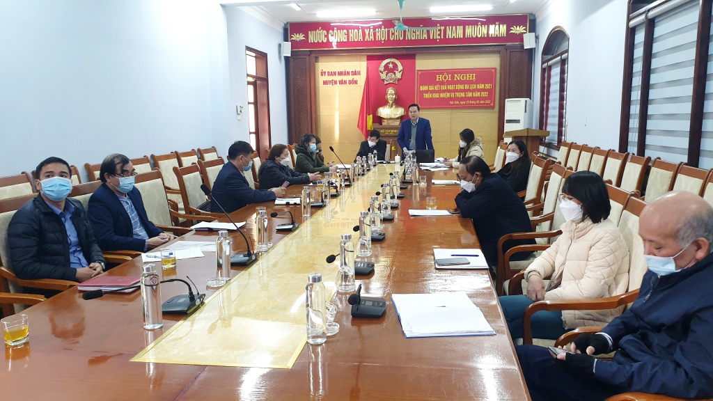 Huyện Vân Đồn họp tổng kết nhiệm vụ phát triển du lịch năm 2021 và bàn các giải pháp phát triển du lịch năm 2022.