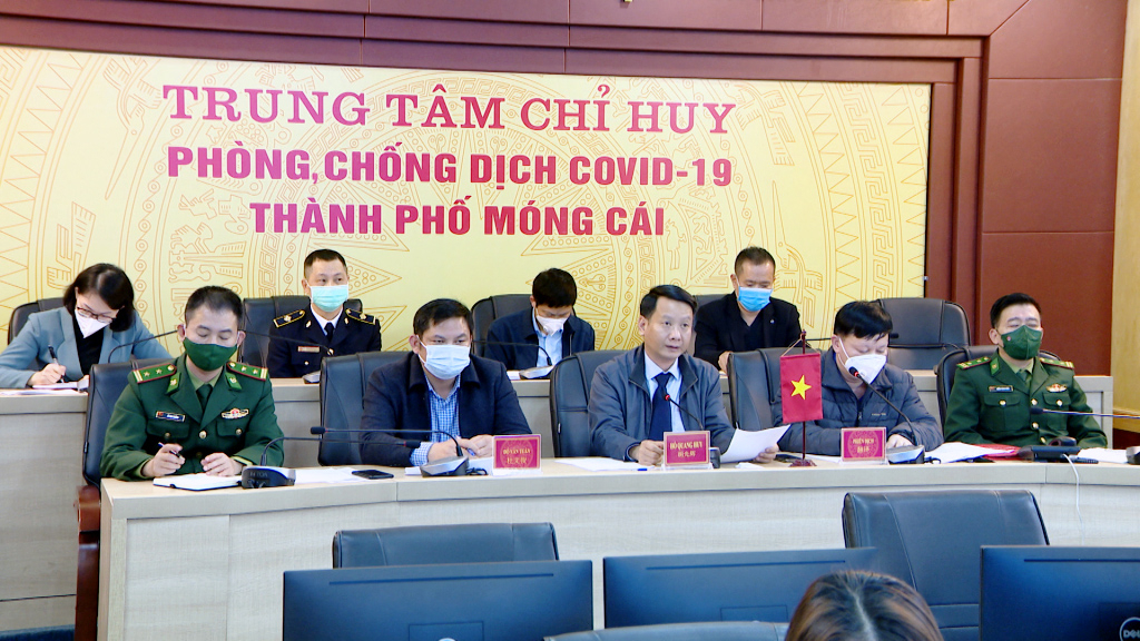 Lãnh đạo TP Móng Cái (Việt Nam) hội đàm trao đổi nội dung thông tin về hoạt động XNK qua các cặp cửa khẩu trên địa bàn thành phố với lãnh đạo TP Đông Hưng (Trung Quốc).