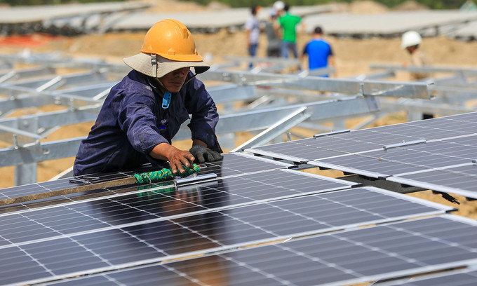 Vietnam continues to cut down on solar power: Deputy PM