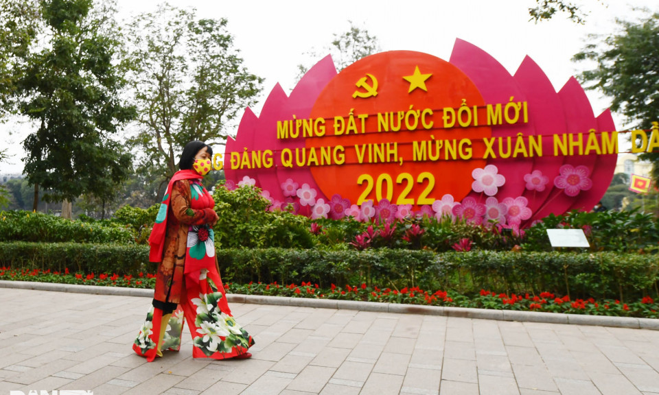 Hà Nội tĩnh mịch, vắng vẻ trong buổi sáng mùng 1 Tết