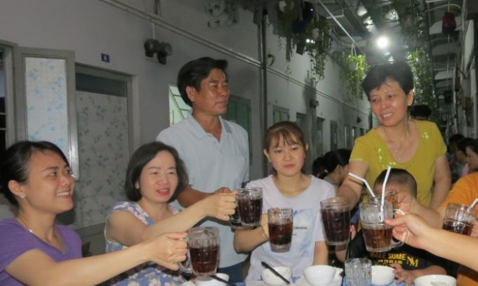 Chủ trọ tổ chức Tết cho công nhân