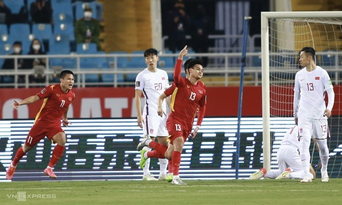Việt Nam trở lại top 100 FIFA