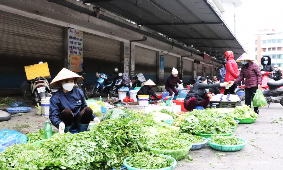 Thị trường sôi động trở lại sau 2 ngày Tết